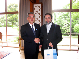 埴岡FEC理事長とアラグチ駐日イラン大使