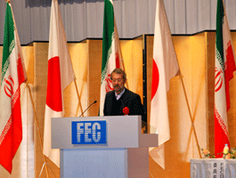 講演するアリー・ラリジャニ・イラン国会議長