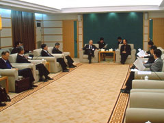 広州市人民政府の蘇副市長と会談の一行