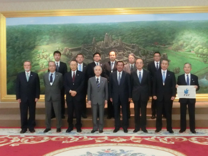 フン・セン首相（前列右から4番目）との面会＝カンボジア