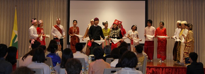 文化交流会ではミャンマーの伝統行事が披露された