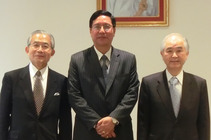 山口団長、トゥレイン・タン・ズィン駐日ミャンマー大使、湯下訪問団顧問（右から）