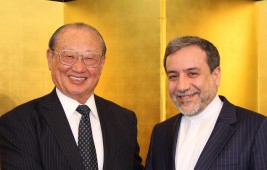 セイエド・アッバース・アラグチ イラン・イスラム共和国外務省事務次官（右）