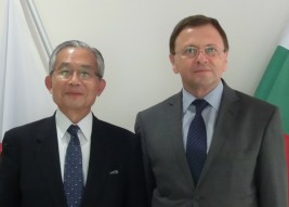 ボリスラフ・コストフ駐日ブルガリア共和国大使（右）
