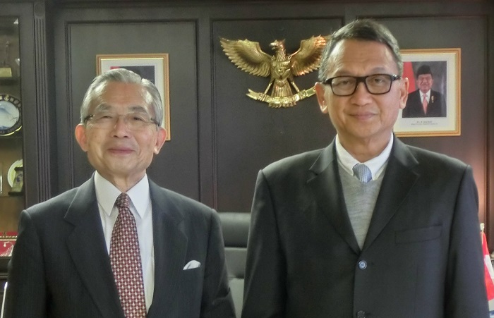 アリフィン・タスリフ駐日インドネシア共和国大使（右）