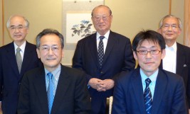 (前列左から)樋口前駐ミャンマー大使、外務省斉田課長、(後列左から)山口委員長、松澤理事長、湯下専務理事