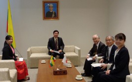 トゥレイン・タン・ズィン駐日ミャンマー大使(左から2人目)