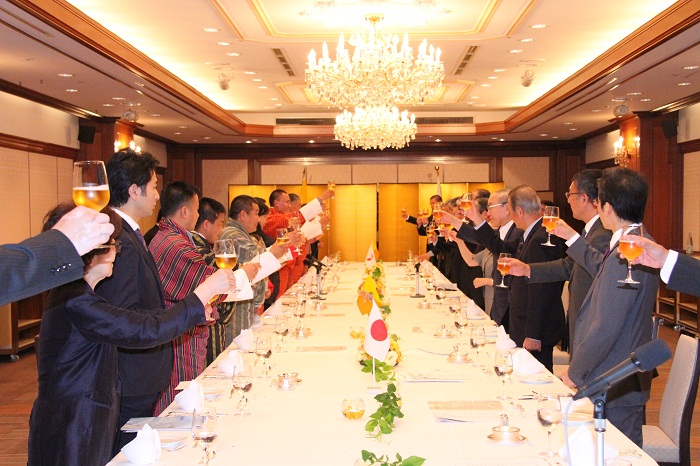 昼食懇談会の開催風景