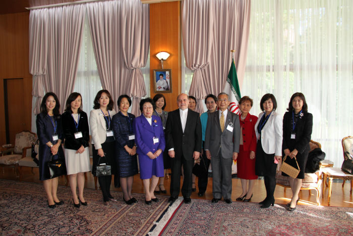 在日イラン大使館を訪れたLFEC東京研修の一行