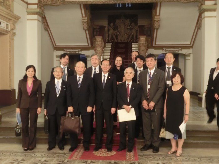 レ・タイン・リエム ホーチミン人民委員会副委員長との記念撮影